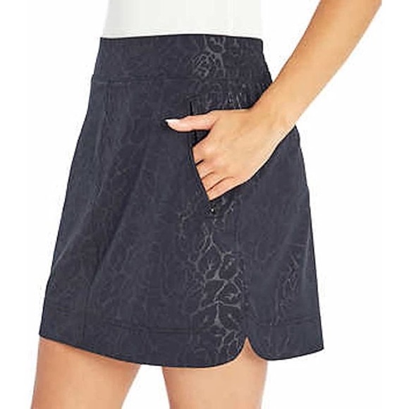 Orvis Pants - Orvis Black Rose Embossed Print Travel Skort XL NWT